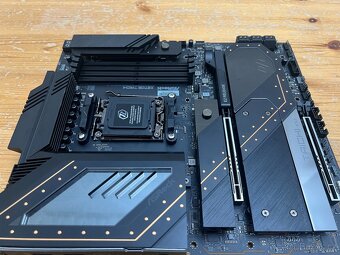 ASROCK X870E Taichi///Socket AM5 // Funkční,záruka - 9