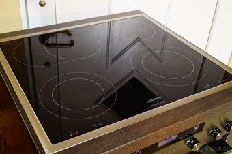 Siemens nerezový vestavný sporák HE73BD531, vyjížděcí dveře - 9