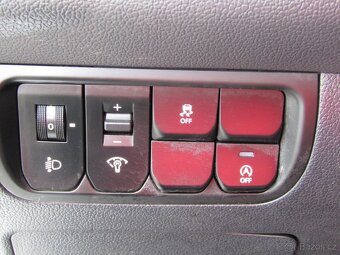 Kia Rio 1.1CRDi , 55 kW nafta, 2012 - 9