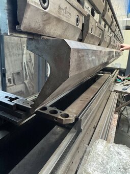Ohraňovací lis 3100 mm x 110 tun - 9