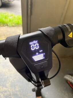 Elektrická koloběžka Aprilia eSR2 EVO - 9
