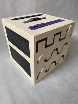 Dřevěný activity board - 9