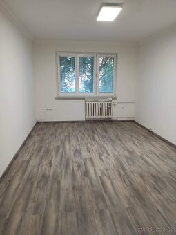 Pronájem bytu 3+1 s balkonem Val.Mez. - 9