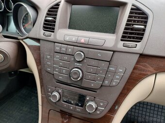 Opel INSIGNIA 2,0Turbo 162kW 4x4 COMBI, KUZE, DILY z VOZů - 9