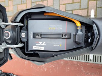 Elektrický motocykl Super Soco TC max - 110 km/h - 9