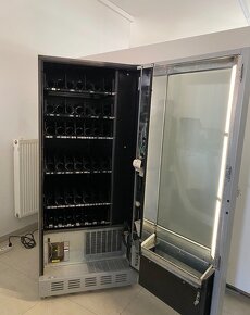 Pronájmu potravinový spirálový, karuselový automat - 9