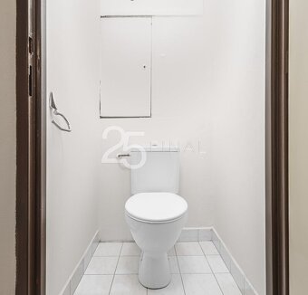 Prodej bytu po rekonstrukci, 2+1 s prostornou šatnou a balko - 9