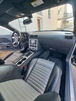 Dodge Challenger - 9