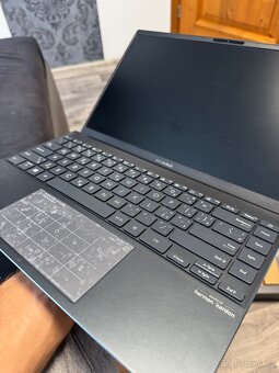 Asus ZenBook 14 (Ryzen 5 / 512GB SSD) – tenký ultrabook - 9