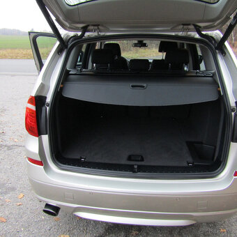 BMW X3, xDrive20i 135kw, Serviska,NAVI - 9