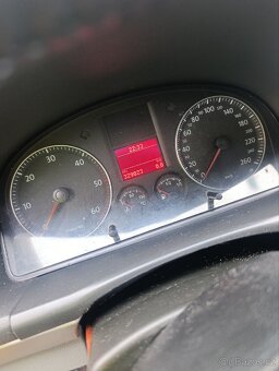 Touran 2.0 azv 100kw ND - 9