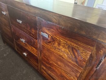 Krásná hnědá velká celodřevěná komoda z palisandru - 9