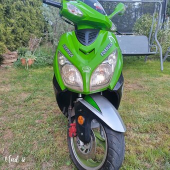 Skútr 50 ccm 4t - 9