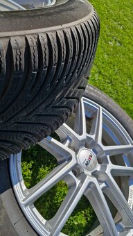 Kompletní sada kol se zimními pneu. 235/55/27. ET 52.5. - 9