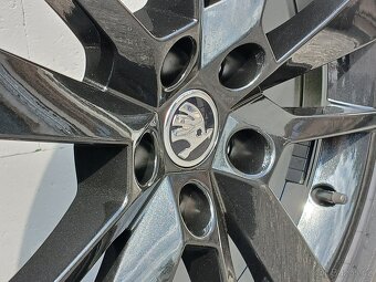 Pěkná nová letní orig alu Škoda Octavia 3 225/45/17 - 9