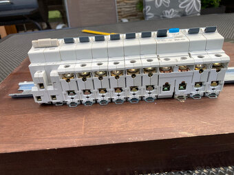 Součástky elektro, použité, jističe, rozvaděč za 500 kč - 9