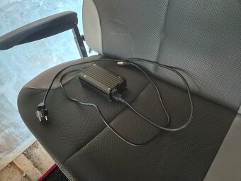 Čtyřkolový elektrický skútr pro seniory dvoumístný - 9