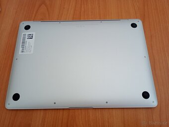 Macbook Air 13 palců M1 chip 16GB RAM 512 SSD 36 cyklů - 9