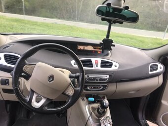 Renault Megane Scenic - 9