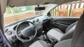 Ford Fiesta 1.3, 44 kW, rok 2006 – spolehlivý vůz za dobrou - 9