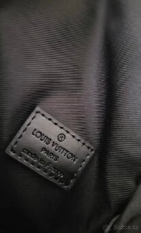 Louis Vuitton kabelka pres rameno - 9