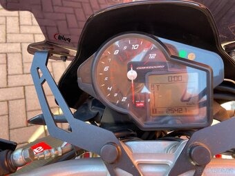 Aprilia Dorsoduro 750 Factory - 9