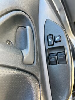 Toyota. Yaris 1.0VVTI - 9