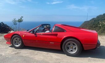 Krásné Ferrari 308 GTSI z roku 1981 - 9