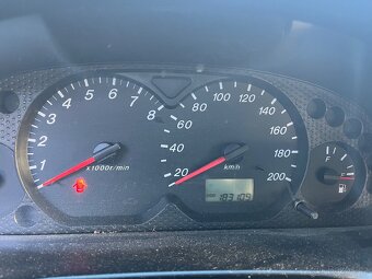 Mazda tribute 2.0 benzin 2004 - 9