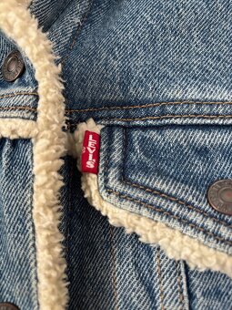 Krásná teplá bundička Levi’s s kožíškem - 9