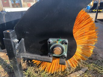 Smeták hydraulický smykový nakladač - 9