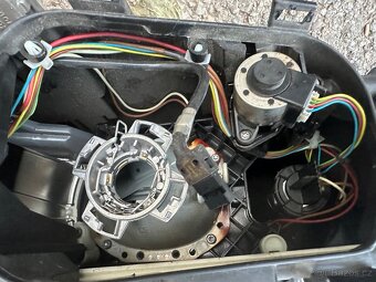 Xenony Audi A6 C6 4F hezký stav - 9