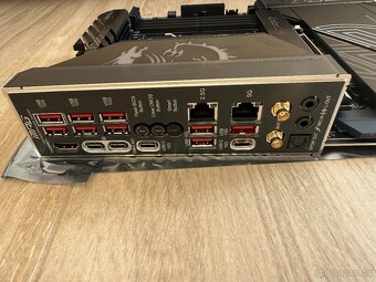 MSI MPG X870E CARBON WIFI (zánovní koupeno 2.6.2025) - 9