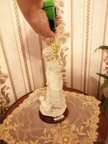 Starožitna soška,, Dívka s panenkou,,. Signováno 3x. - 9