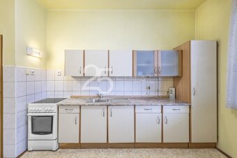 Multifunkční rodinný dům k prodeji se zahradou, k bydlení i  - 9