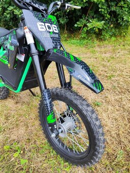 Elektrická čtyřkolka a motorka - 9