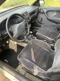 Opel Vectra A 2,0i 85kw , TK do 10.12.2026 - 9