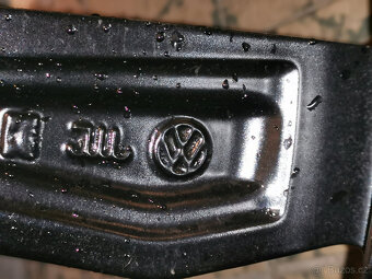 VW ID. Buzz - originál 19" alu so zimnými pneu 7+ mm DOT 23 - 9