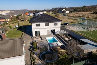 Prodej rodinného domu 261 m2, pozemek 1215 m2 v obci Tmaň - 9