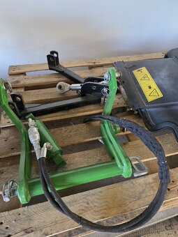 John Deere 1026R – čelní nakladač + sekačka, 95 mth - 9