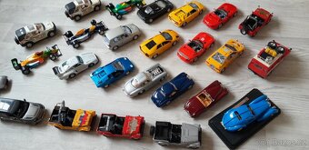 autíčka - modely Bburago 1/24 starší na díly - 9