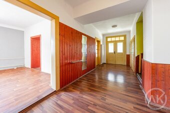 Prodej staršího domu s velkým pozemkem, Sedlnice - 9