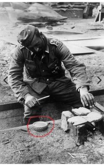 Vojenské bakelitové misky ,, máselničky “ - 9