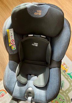 Britax Römer Swingfix M i-Size v barvě Blue Marble - 9