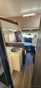205PS 2021 motor IVECO 5Míst alkovna obytné auto 1 majitel - - 9