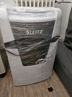 Nabízím k prodeji soubor kancelářskýho nábytku - 9