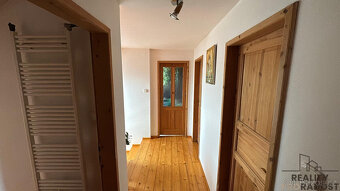 Prodej RD 5+kk se zahradním domkem ve spodní části města Zno - 9