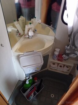 Nová STK Obytný vůz alkovna 5 osob alkovna - 9