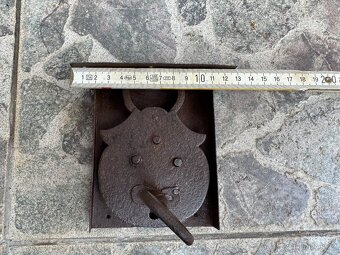 Starožitný zámek asi k truhle - 9