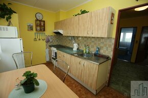 Prodej hezkého bytu 3+1 v rodinném domě v klidné části Tepli - 9